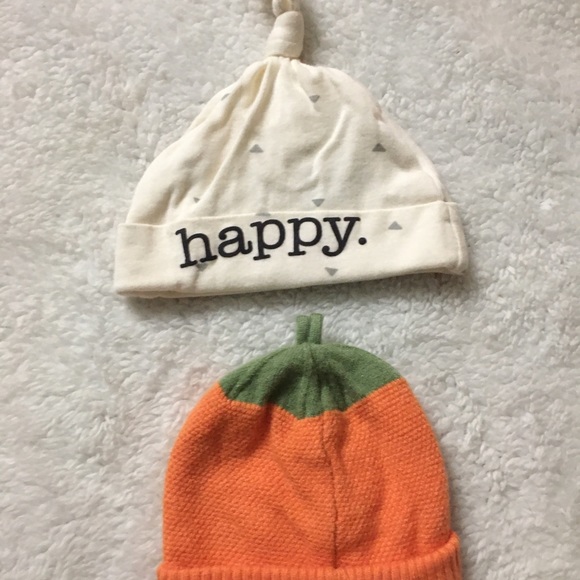 7 newborn beanies - Picture 5 of 5